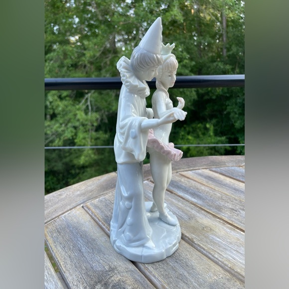 Vintage hand painted porcelain figurine of ballerina with clown - Picture 5 of 8